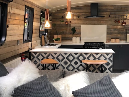 Cabin | Private kitchenette | Fridge, oven, stovetop, electric kettle