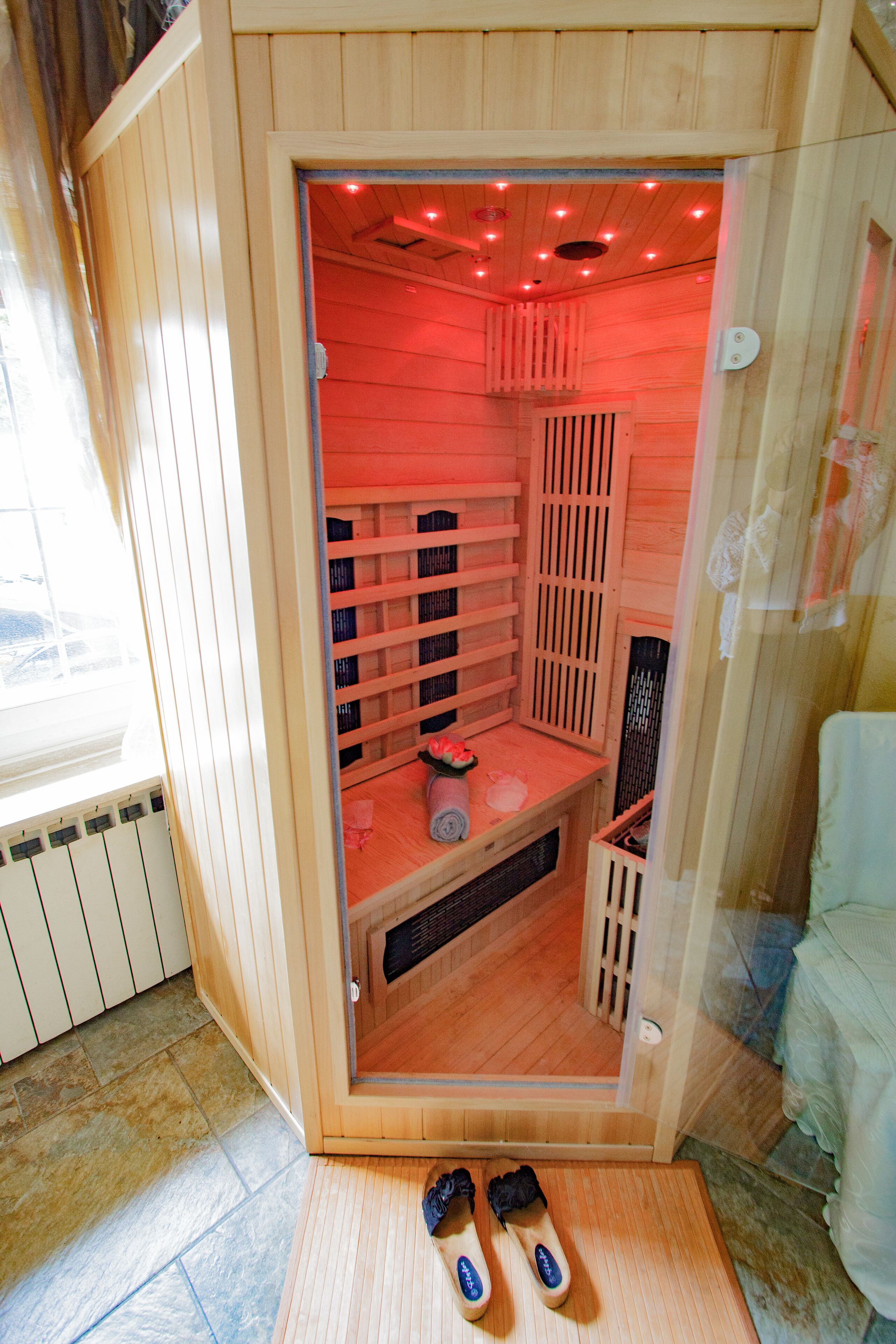 Suite, 1 Queen Bed, Non Smoking | Massage in accommodation