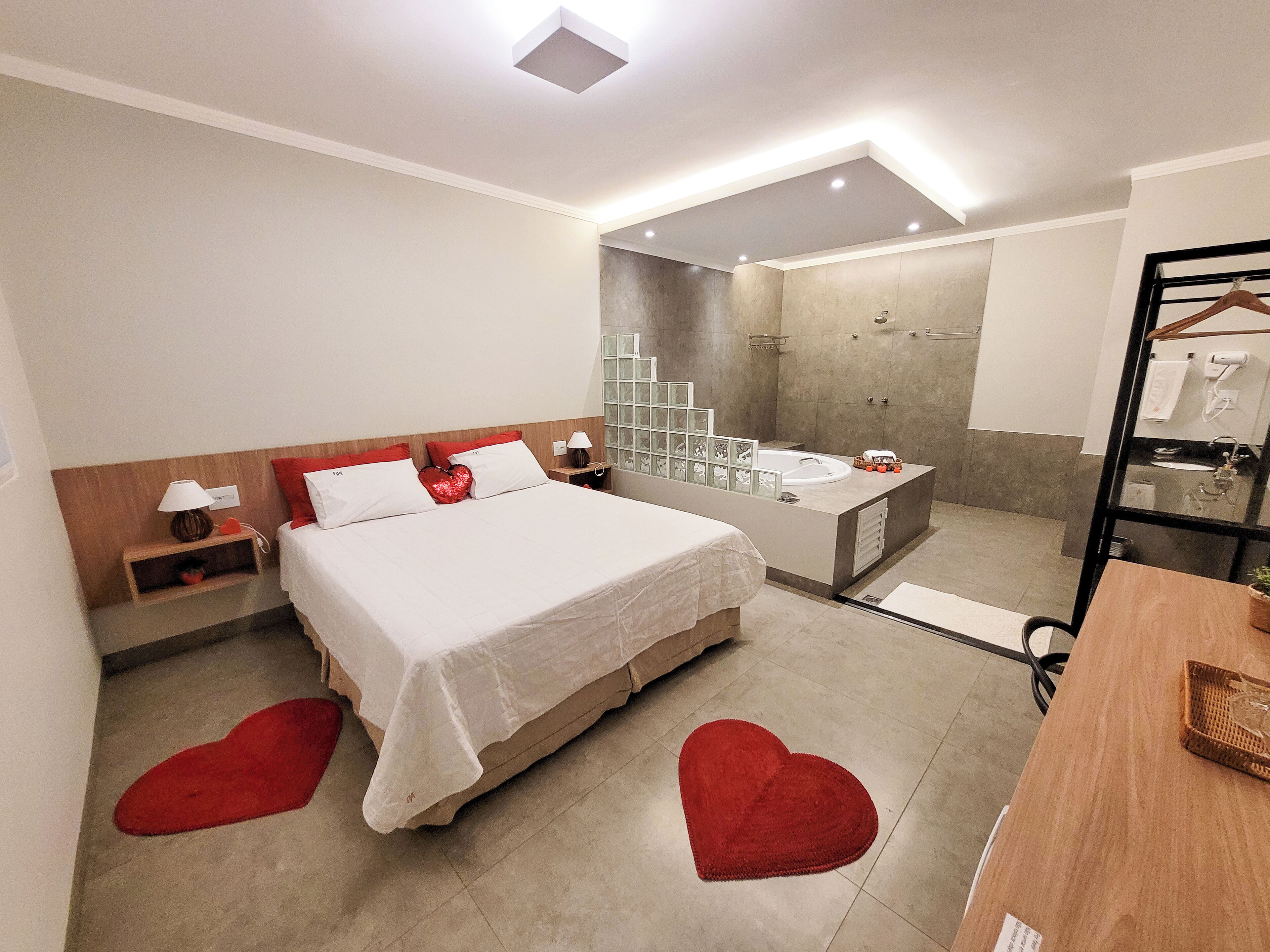 Minibar, iron/ironing board, free WiFi, bed sheets