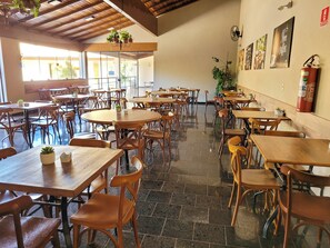 Free daily buffet breakfast - Hotel Pousada Parque das Águas (Olímpia)