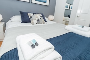 Apartment | 7 bedrooms, iron/ironing board, free WiFi, bed sheets - PML Apartments Victoria (London)