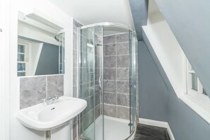 Apartment | Bathroom shower