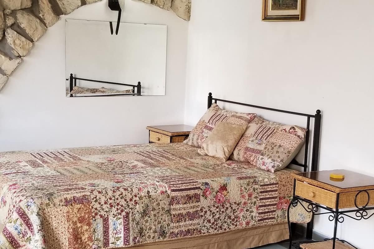 Classic Studio Suite, 2 Twin Beds, Garden View | Individually decorated, individually furnished, blackout drapes