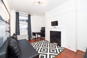 Apartment, 1 Bedroom (5th Floor) | Living room | Flat-screen TV - PML Apartments Cambridge Court (London)