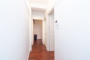 Apartment, 1 Schlafzimmer (5th Floor) | Wohnbereich | Flachbildfernseher