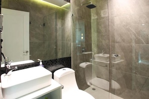 Apartment, 1 Schlafzimmer | Badezimmer | Dusche, kostenlose Toilettenartikel, Haartrockner, Handtücher