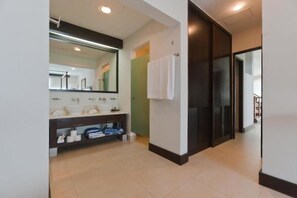Apartment, 2 Bedrooms | Bathroom | Shower, towels - Pueblito Escondido - Penthouse con alberca Privada (Playa del Carmen)