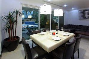 Apartment, 2 Bedrooms | In-room dining