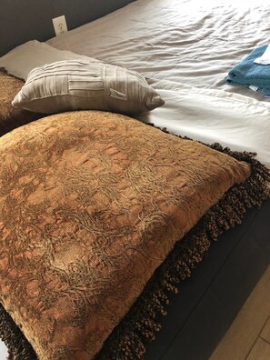 Shared Dormitory, 1 Futon (Beach House 5) | Individually decorated, individually furnished, desk, iron/ironing board - WHOLE Family - WholeStyl - Hostel (Sacramento)