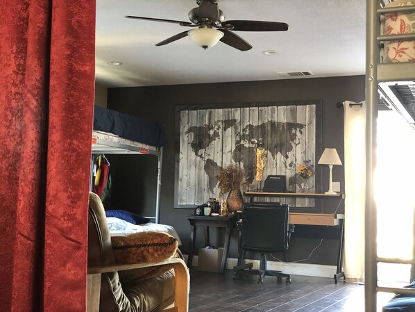Individually decorated, individually furnished, desk, iron/ironing board - WHOLE Family - WholeStyl - Hostel (Sacramento)