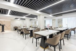 Ảnh chưa phân loại, 3 trong số 23 ảnh, nút