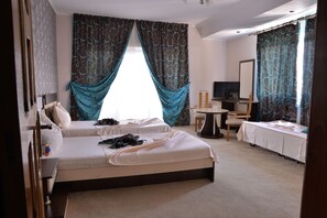 Deluxe Double Room | Minibar, desk, iron/ironing board, free WiFi