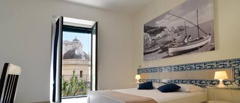 Comfort Triple Room, Balcony | Down duvets, individually decorated, individually furnished, desk