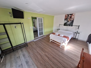 Chambre Exécutive | Bureau, rideaux occultants, Wi-Fi gratuit, draps fournis