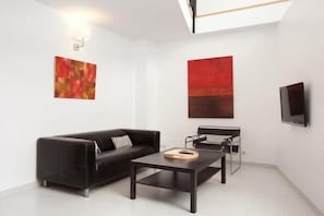 Appartement, 3 chambres (Carrer de la Aldea 16) | Salle de séjour | Téléviseur à écran plat