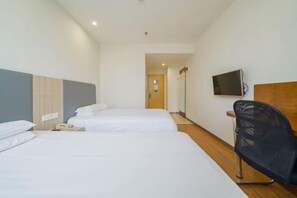 A hotel room with two beds, a desk, a chair, and a television on the wall. - Hanting Hotel (Shanghai)