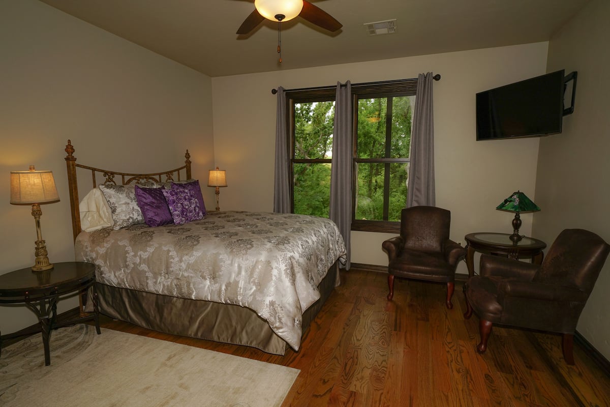 Habitación de lujo, 1 cama de matrimonio, accesible para personas con discapacidad, baño privado | 1 dormitorio, sábanas de algodón egipcio, ropa de cama de alta calidad