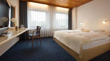 Double Room | Desk, free WiFi, bed sheets