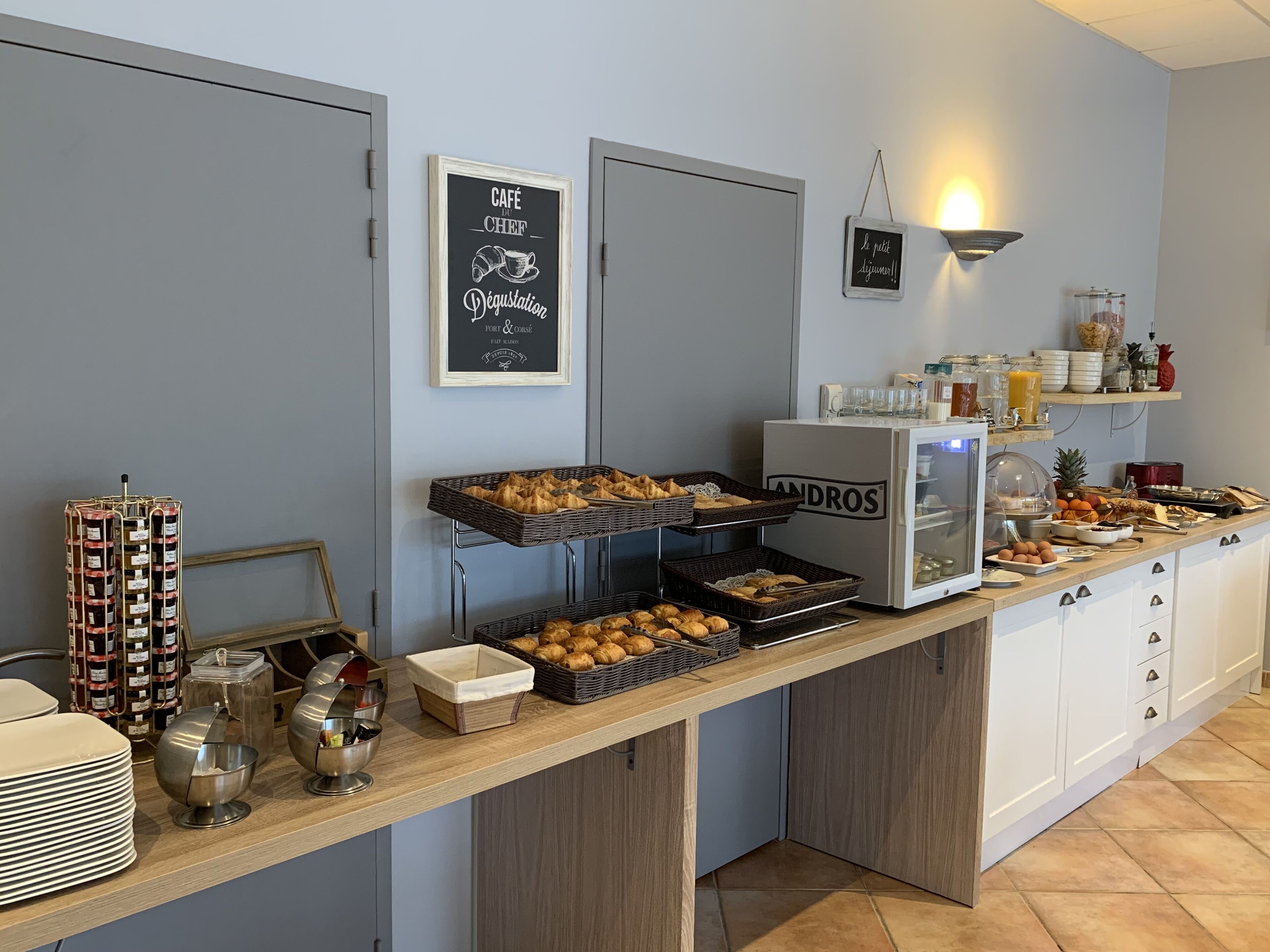 daily buffet breakfast (eur 16 per person)