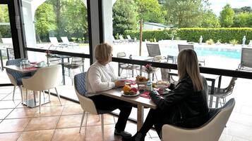 Daily buffet breakfast (EUR 16 per person)