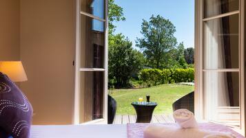 Habitación Confort, Terraza | Caja de seguridad en la habitación y decoración personalizada