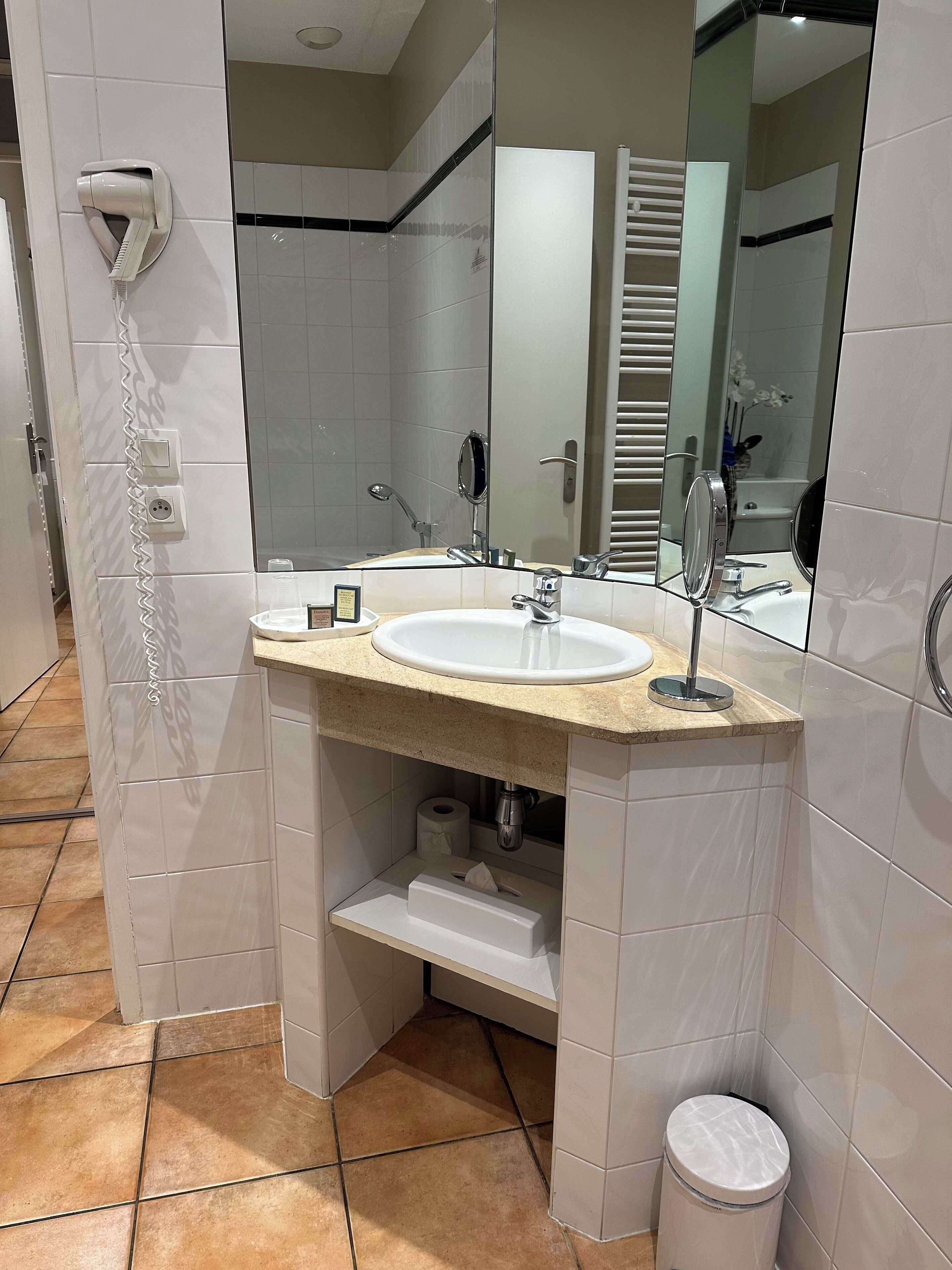 superior triple room, ensuite, garden view | bathroom | free toiletries, hair dryer, towels, soap