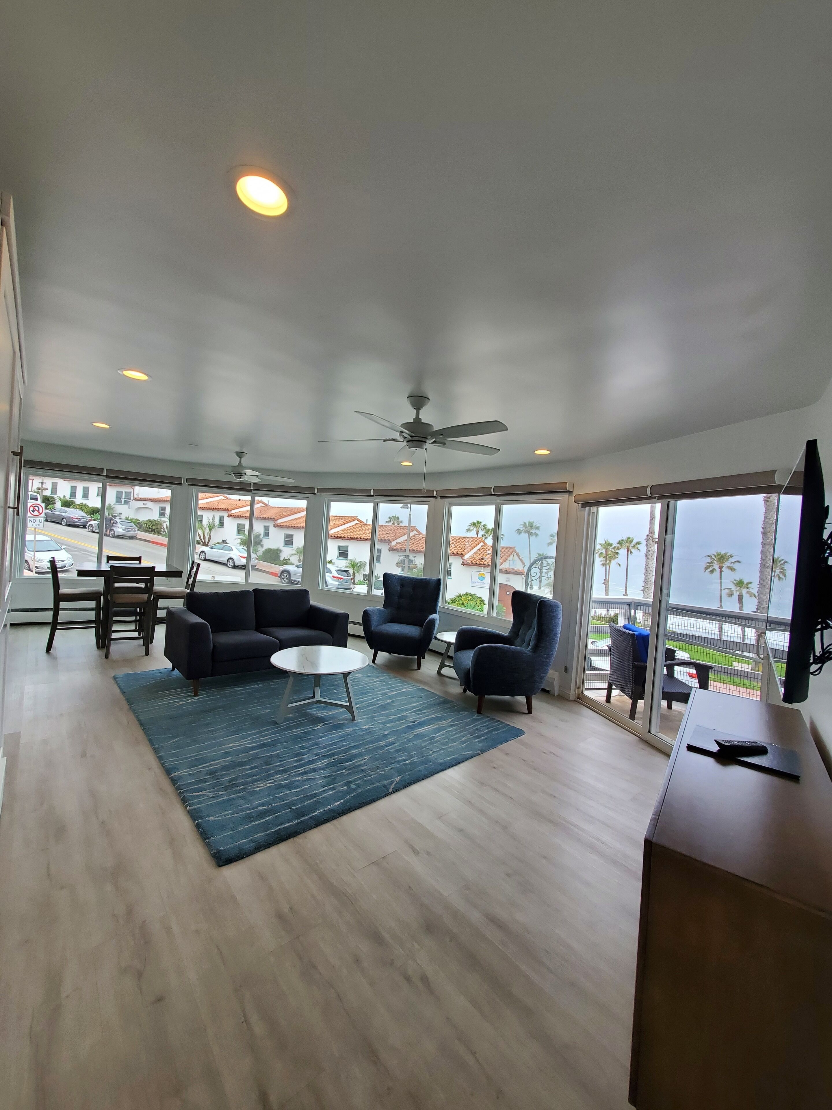 deluxe suite, multiple beds, ocean view | living area | 32-inch flat-screen tv with cable channels, tv