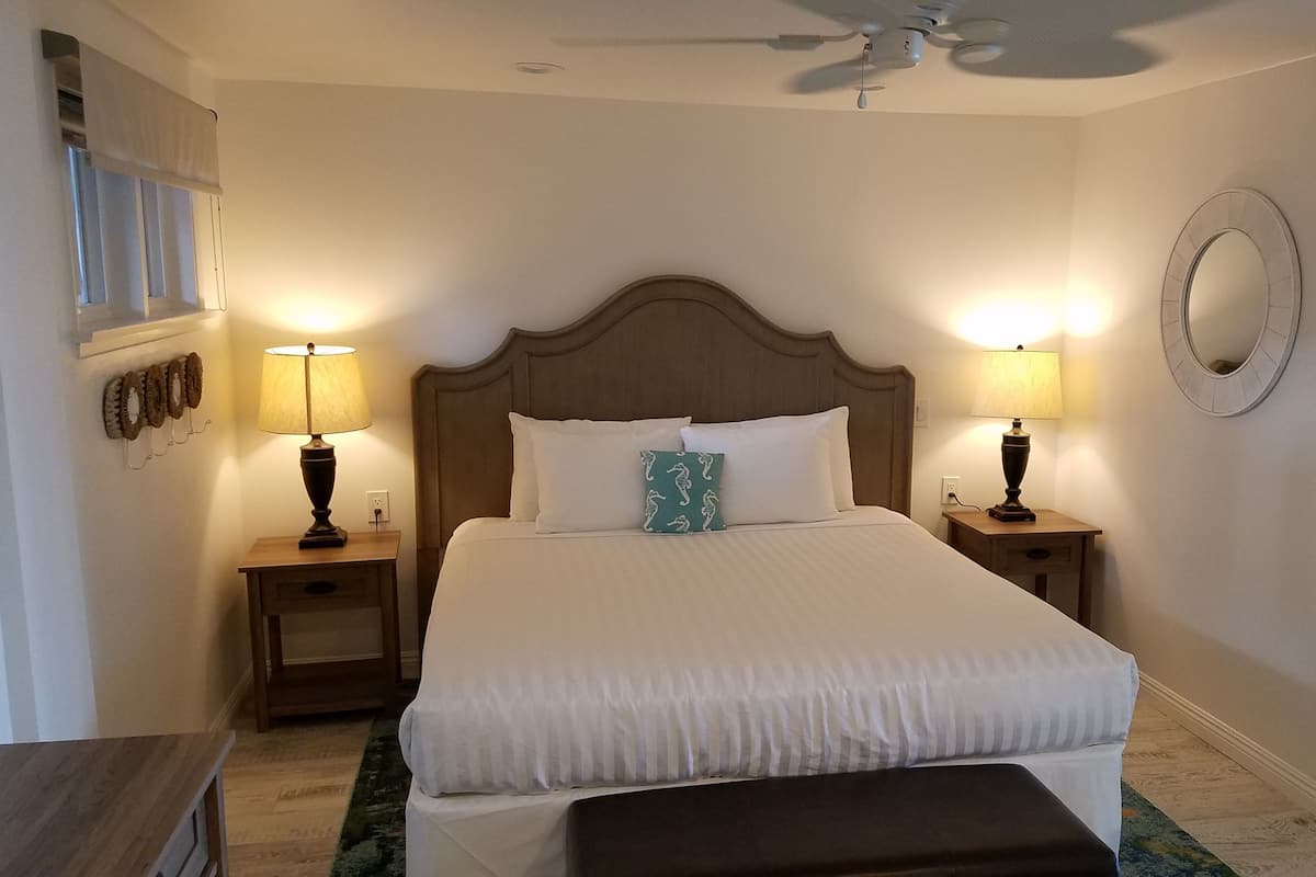 Romantic Villa, 1 King Bed, Ocean View | Premium bedding, pillowtop beds, individually decorated