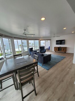 Deluxe Suite, Multiple Beds, Ocean View | Living area | 32-inch flat-screen TV with cable channels, TV at Sea Horse Resort