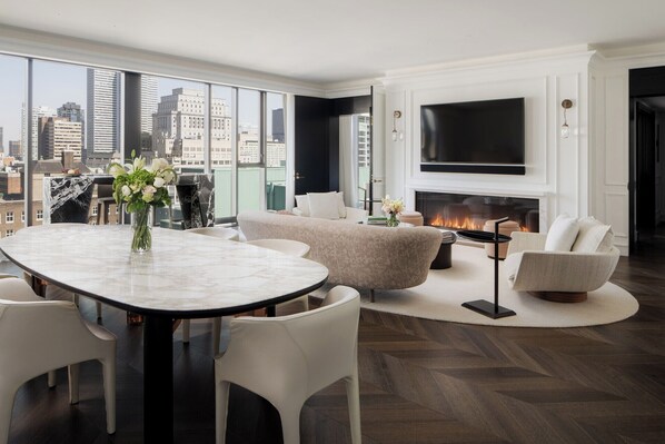 Frette Italian sheets, premium bedding, down comforters, pillowtop beds - Four Seasons Hotel Montreal (Montreal)