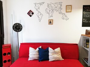 Apartamento, 1 cama Queen e sofá-cama | Área de estar | TV LED, Netflix