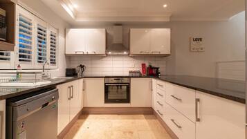 Vila Keluarga, 3 kamar tidur | Dapur pribadi | Lemari es besar, microwave, oven, dan kompor