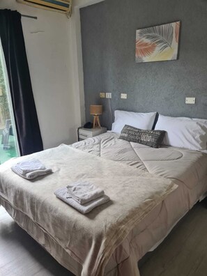 基础双人房 | 免费 WiFi、床单