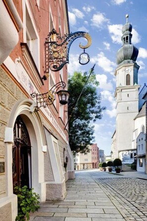 Exterior - Altstadthotel Pfaubräu (Trostberg)