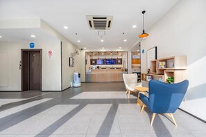 View from property - Hanting Hotel Shanghai North Xizang Road Station (Shanghai)