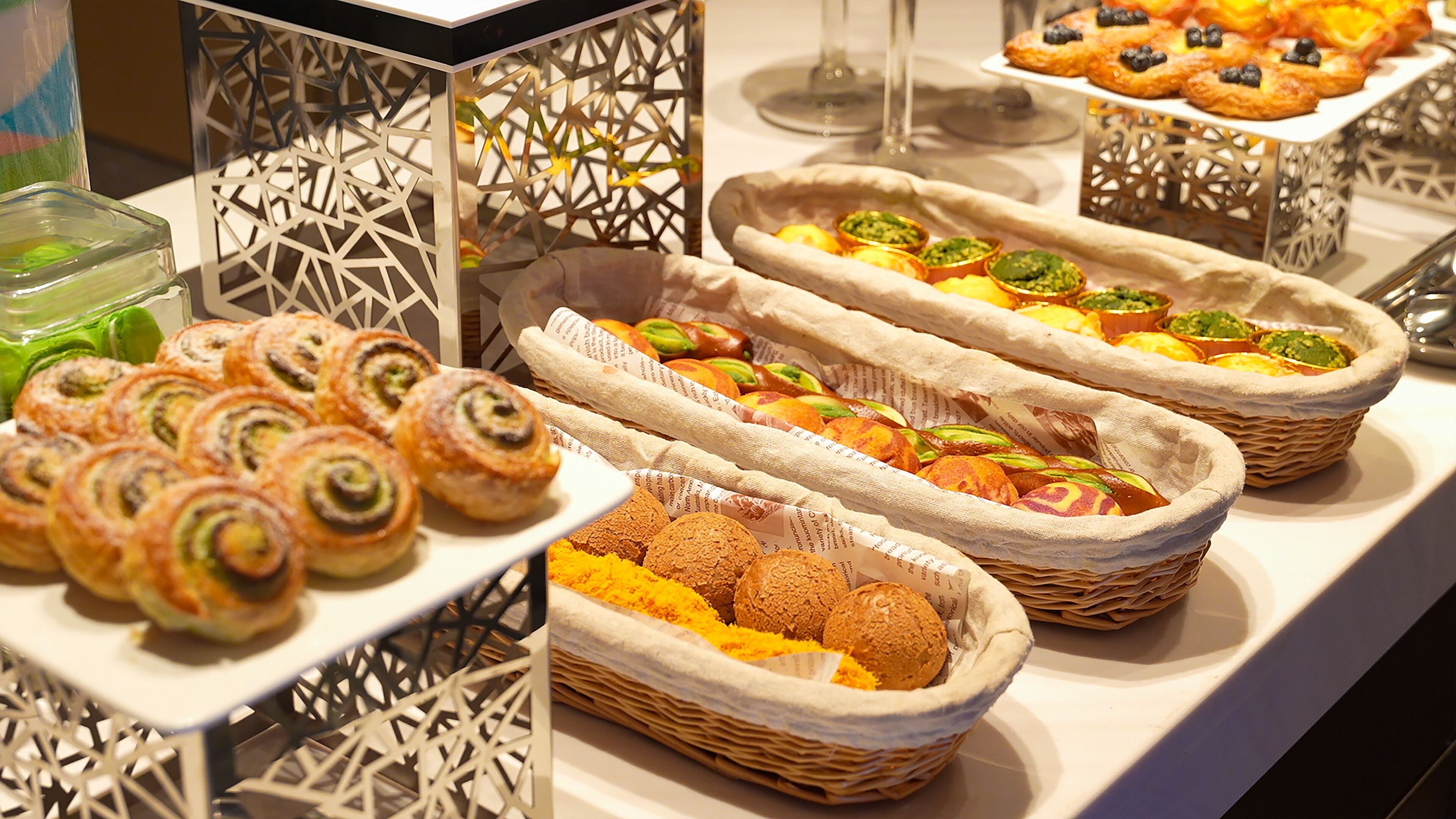 Bữa sáng buffet hàng ngày với phụ phí nhỏ 