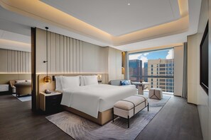 In-room safe, desk, laptop workspace, blackout drapes - Crowne Plaza Kunshan East by IHG (Suzhou)