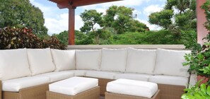 Balcony - Villa Evergreen (Paynes Bay)
