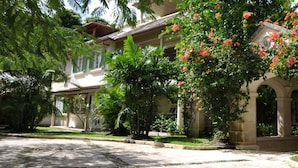 Unclassified image, 2 of 14, button - Villa Evergreen (Paynes Bay)