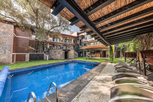 Outdoor pool, sun loungers