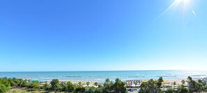 Beach nearby - Hotel Excelsior (Montesilvano)