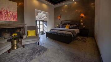 Presidential Double Room, 1 King Bed, Fireplace, VILLA FRANCA | Premium bedding, in-room safe, desk, iron/ironing board