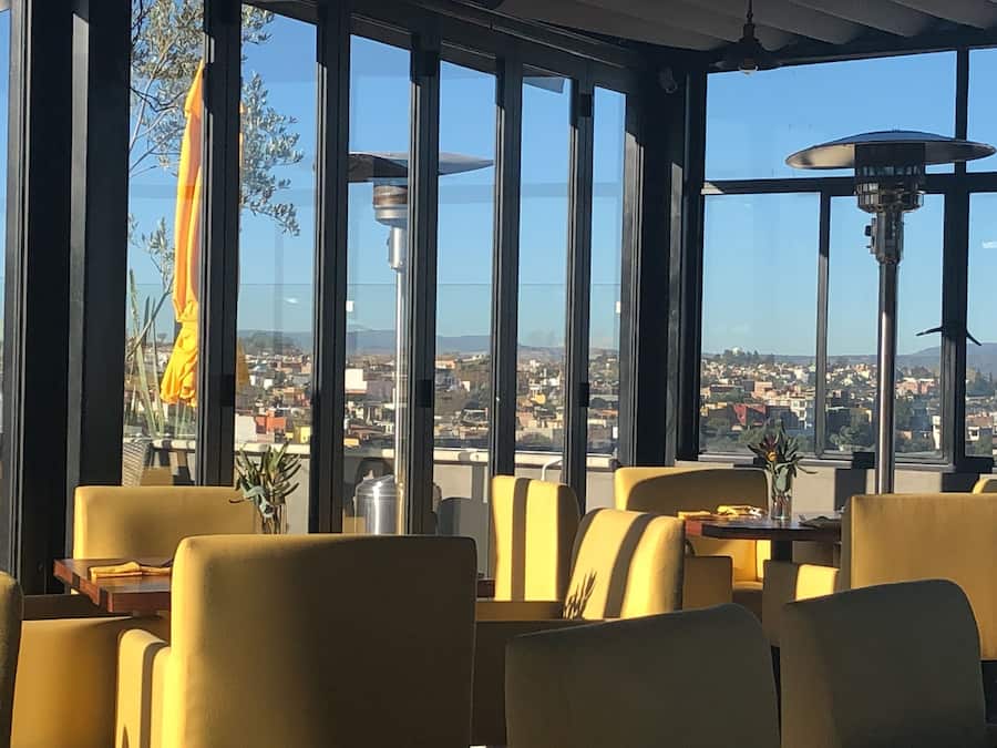 Café da manhã inglês grátis todos os dias