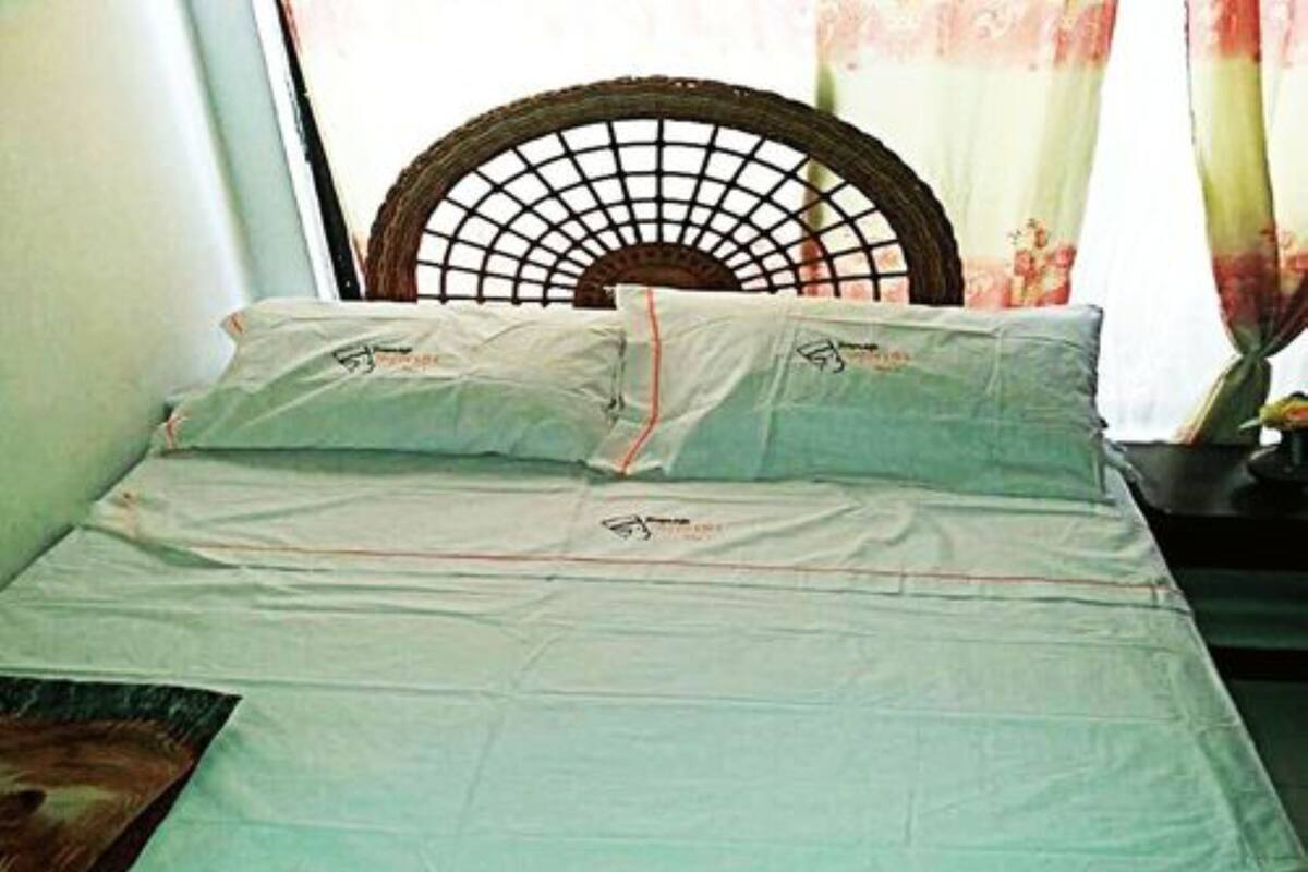Rollaway beds, free WiFi, bed sheets