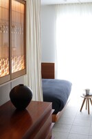 Decoración personalizada, muebles diferentes y escritorio 