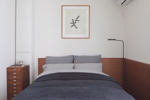 Kamer (C4) | Individueel gedecoreerd, individueel gemeubileerd, een bureau