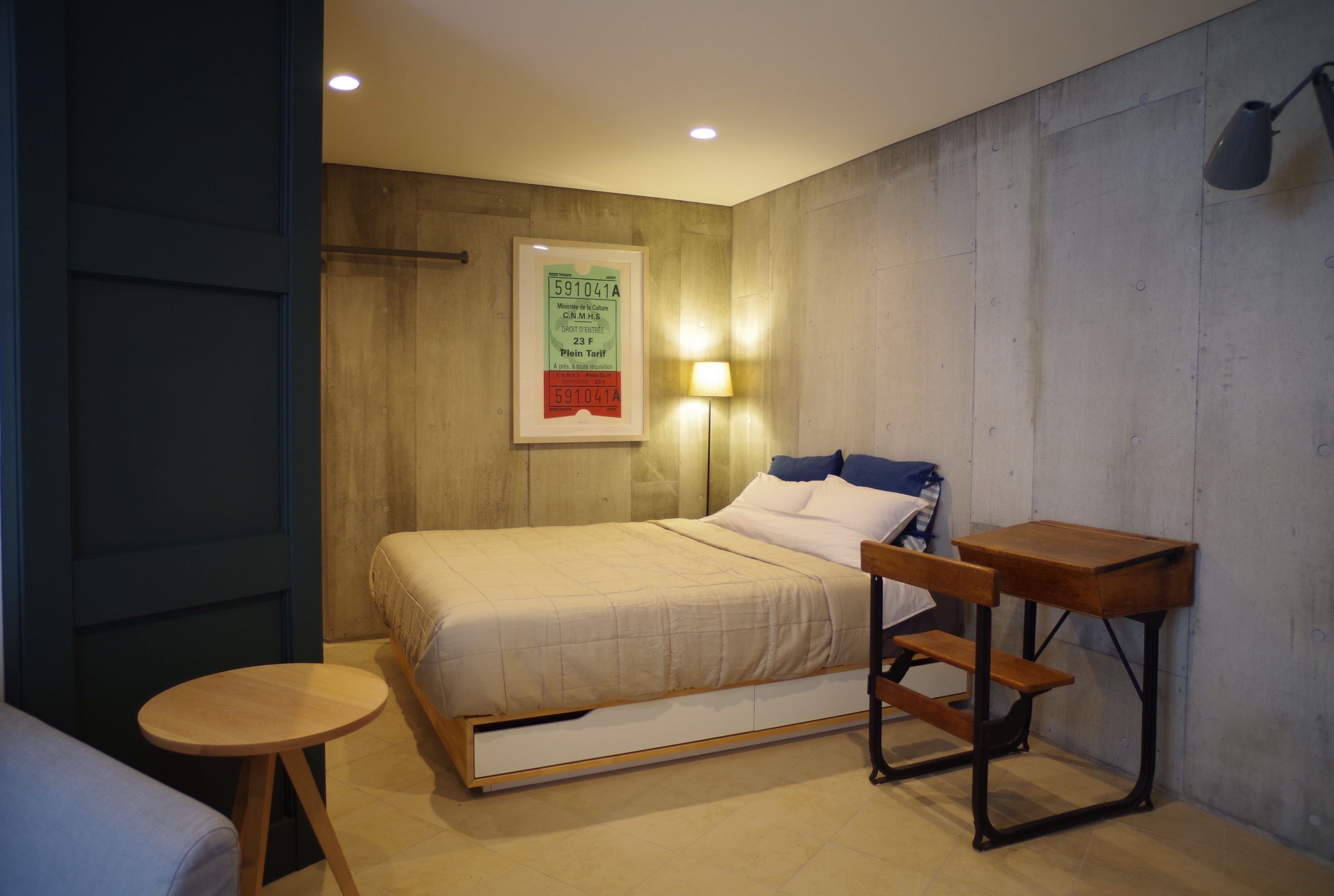 Decoración personalizada, muebles diferentes y escritorio 