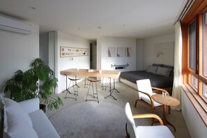 Quarto (A4) | Individualmente decorados, individualmente mobiliados, escrivaninha