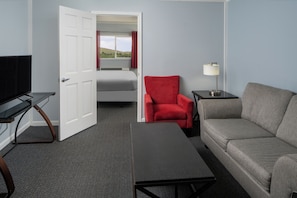 Basic Room, 1 King Bed, Non Smoking