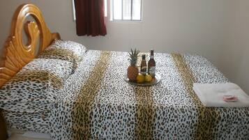 Minibar, free WiFi, bed sheets